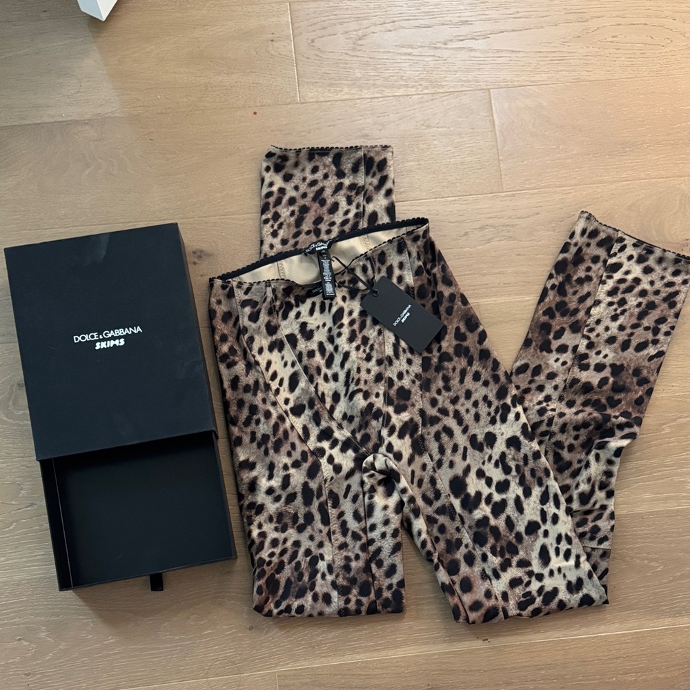 Skims x Dolce & Gabbana Leopard Print Leggings with Box